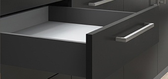 Emuca Kit de ferrure pour armoire avec 2 portes coulissantes et fermeture  amortie Placard 74, Profil Sharp, épaisseur 16 mm, planches non incluses,  Peint noir — BRYCUS